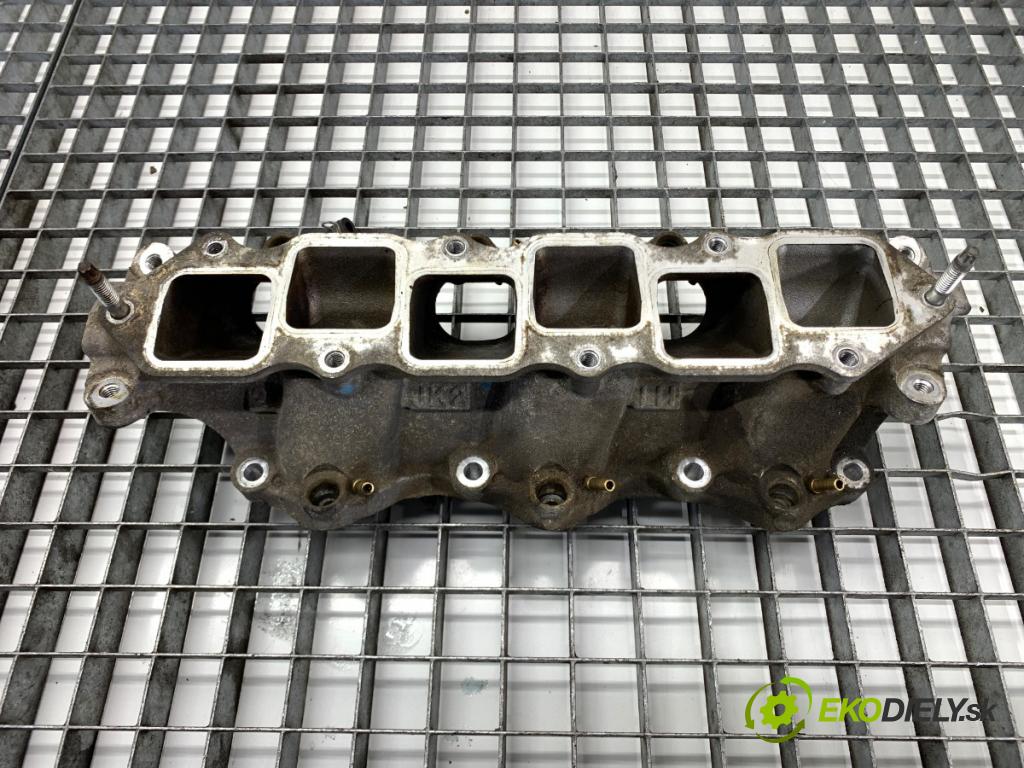 INFINITI Q50 sedan 2014 268 kW 50 Hybrid AWD 3498 potrubí sání  (Sací potrubí)