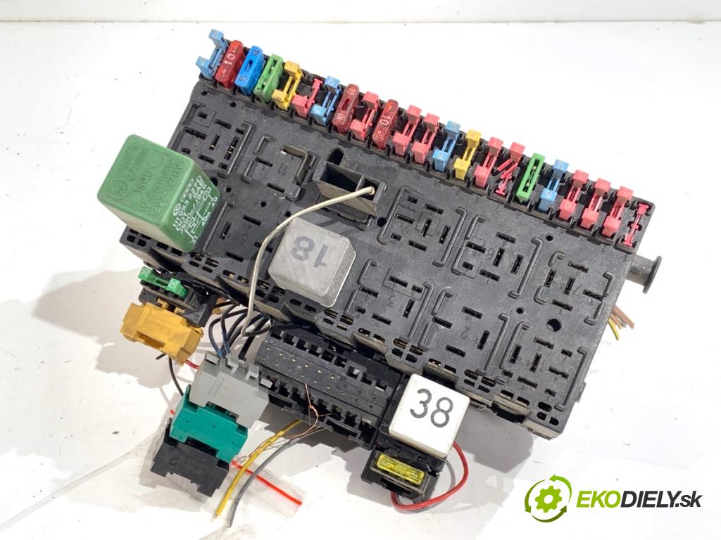 VW TRANSPORTER T4 Autobus 1995 57 kW 2.4 D 2370 skříňka poistková 357937039 (Pojistková skříňka)