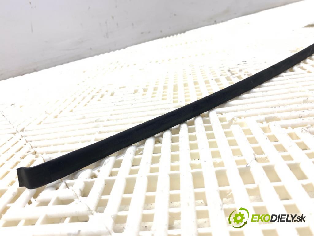 CITROEN C1 liftback 2007 40 kW 1.4 HDi 1398 lišta střešní levá strana