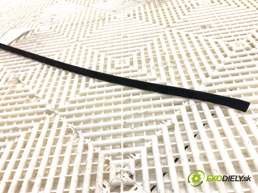 CITROEN C1 liftback 2007 40 kW 1.4 HDi 1398 lišta střešní levá strana