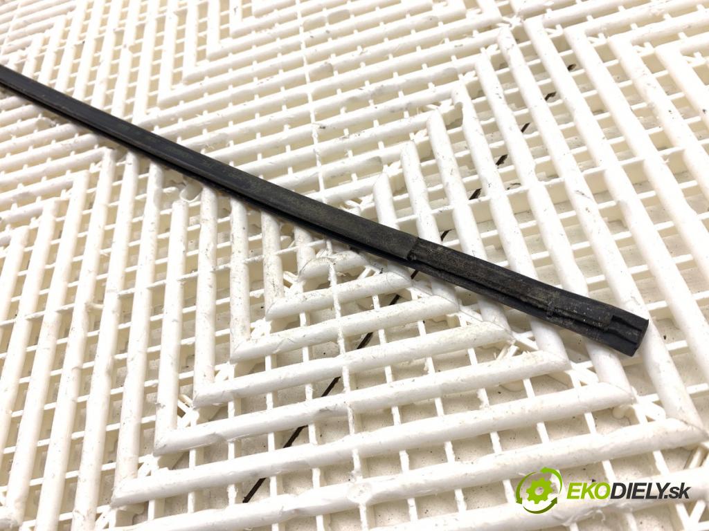 CITROEN C1 liftback 2007 40 kW 1.4 HDi 1398 Lišta strešná pravá