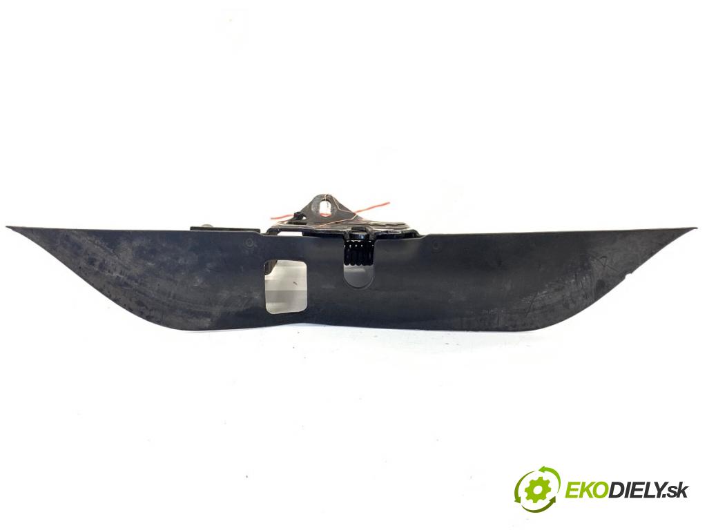 SKODA SUPERB I sedan 2003 96 kW 1.9 TDI 1896 zámok kapoty přední část 3B0823603C