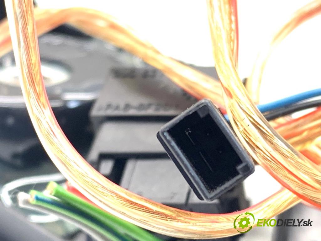 SKODA SUPERB I sedan 2003 96 kW 1.9 TDI 1896 Kľučka vnútorná ľavy zad 3U5839247