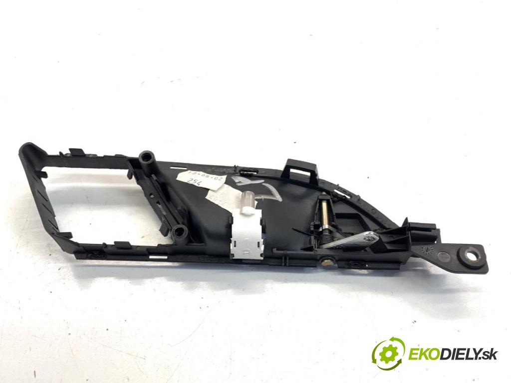 SKODA SUPERB I sedan 2003 96 kW 1.9 TDI 1896 klika vnitřní levý přední část 3U0837247