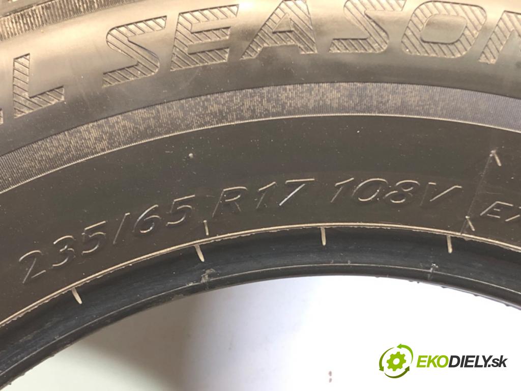 --- ---      PNEUMATIKY: PARA: VÍCENÁ SEZÓNA: 235/65 17" KORMORAN