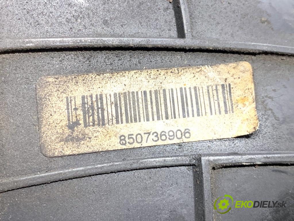 BMW F25 SUV 2013 190 kW xDrive 30 d 2993 Rúra vzduchu 7807493