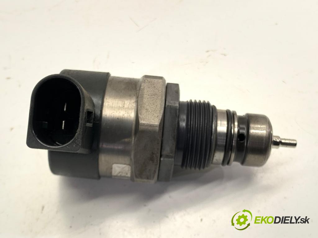 BMW F25 SUV 2013 190 kW xDrive 30 d 2993 Regulátor tlaku paliva 0281002949 (Palivový systém ostatní)