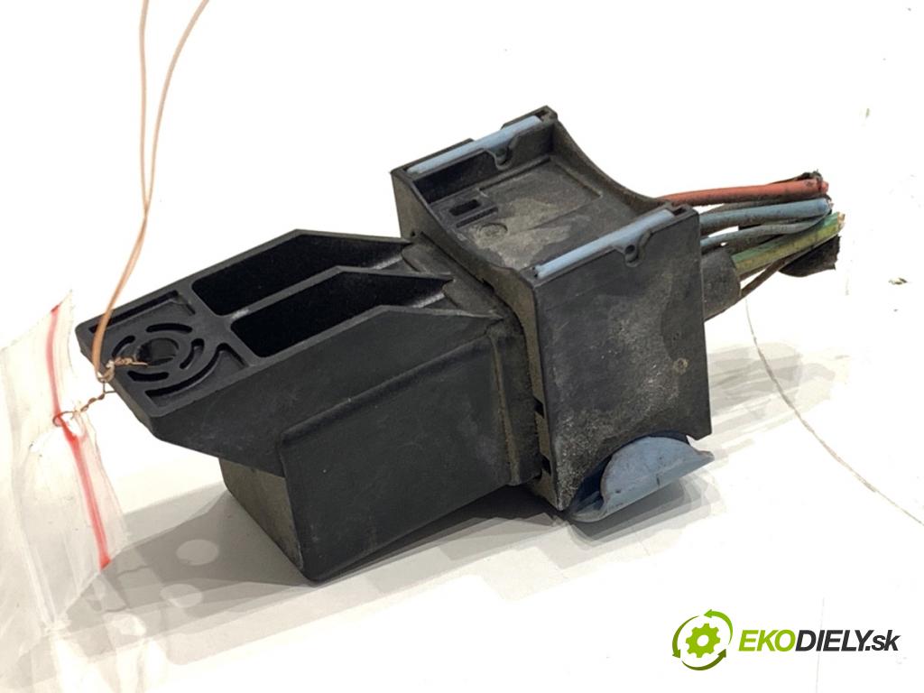 CITROEN C4 I liftback 2007 66 kW 1.6 HDi 1560 relé sviečok žhavenia 9640469680 (Relé)