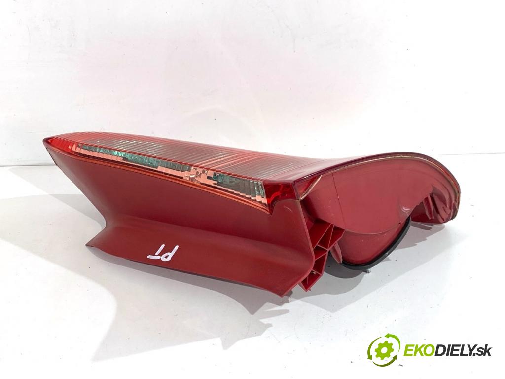 CITROEN C4 I liftback 2007 66 kW 1.6 HDi 1560 Svetlo pravy zad 9646801677