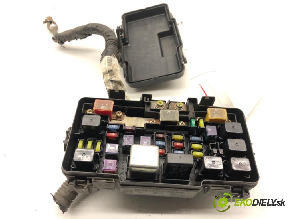 HONDA CIVIC VII liftback 2004 66 kW 1.4 iS (EP1) 1396 skříňka poistková  (Pojistková skříňka)