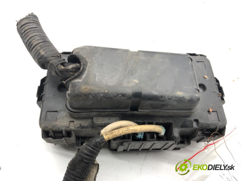 HONDA CIVIC VII liftback 2004 66 kW 1.4 iS (EP1) 1396 skříňka poistková  (Pojistková skříňka)