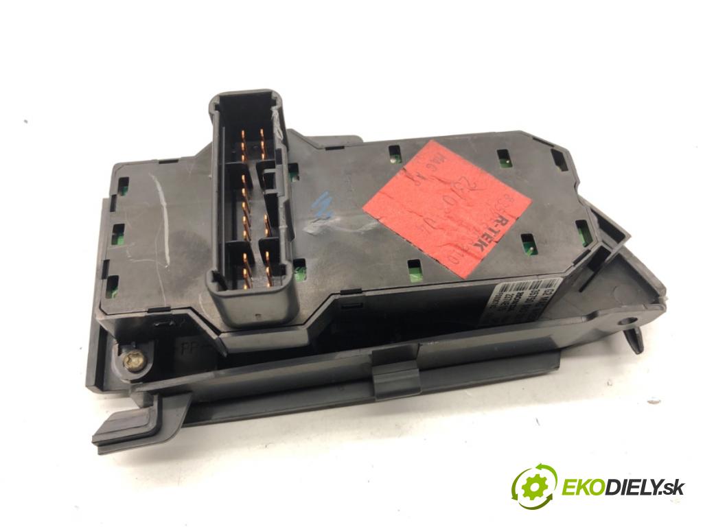 HONDA CIVIC VII liftback 2004 66 kW 1.4 iS (EP1) 1396 přepínač oken  (Páčky pod volantem)