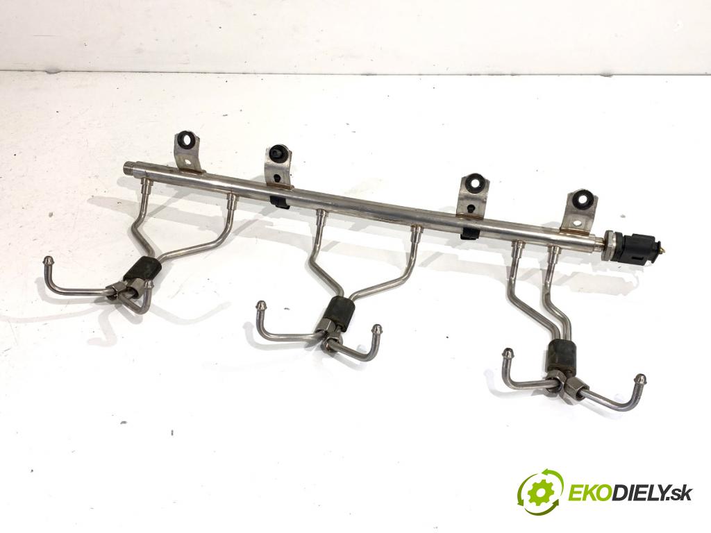 BMW F22 coupe 2017 272 kW M2 2979 Lišta vstrekovacia 7649710 (Vstrekovacia lišta)