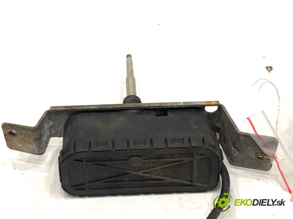 VOLVO V70 I Kombi 2003 121 kW 2.4 2435 Motorček stierače prednej svetla svetla pravy 0390206218