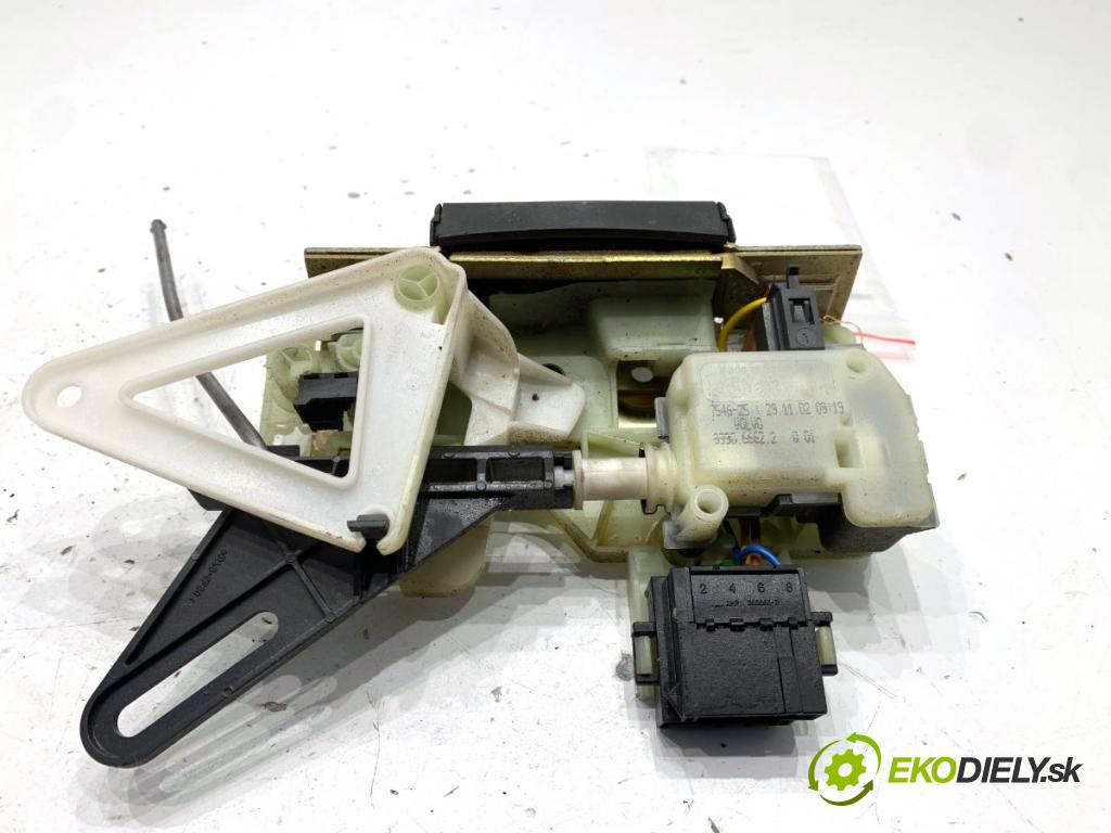 VOLVO V70 I Kombi 2003 121 kW 2.4 2435 zámok dverí zad