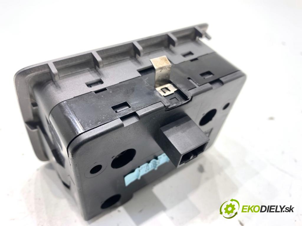 VOLVO V70 I Kombi 2003 121 kW 2.4 2435 Spínač svetiel