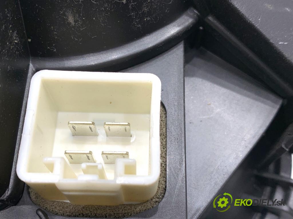 VOLVO V70 I Kombi 2003 121 kW 2.4 2435 ventilátor kúrenia