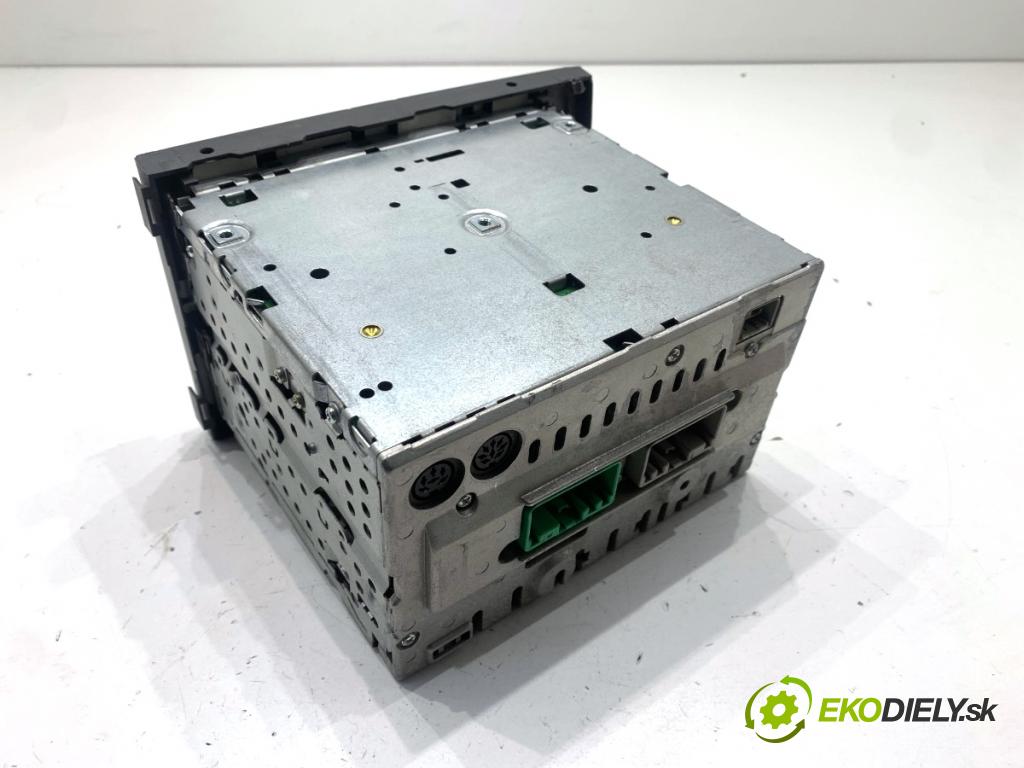 VOLVO V70 I Kombi 2003 121 kW 2.4 2435 RADIO 8651152 (Audio zariadenie)