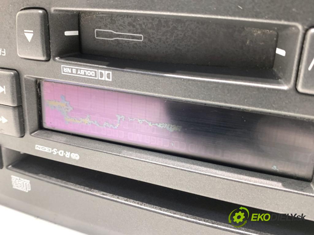 VOLVO V70 I Kombi 2003 121 kW 2.4 2435 RADIO 8651152 (Audio zariadenie)