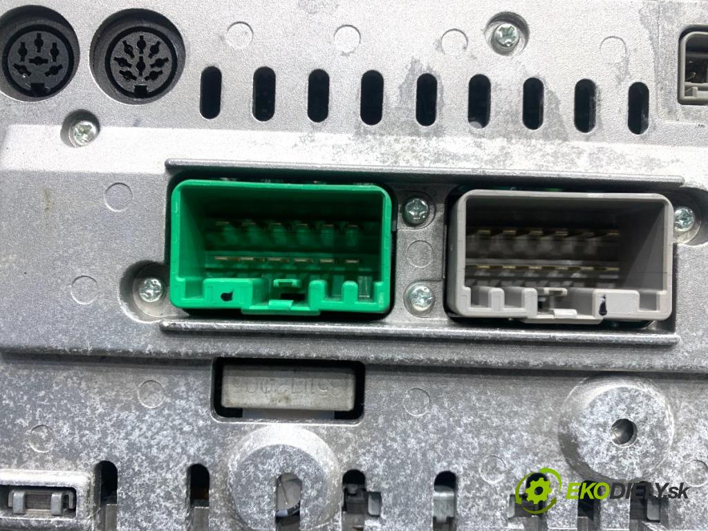 VOLVO V70 I Kombi 2003 121 kW 2.4 2435 RADIO 8651152 (Audio zariadenie)