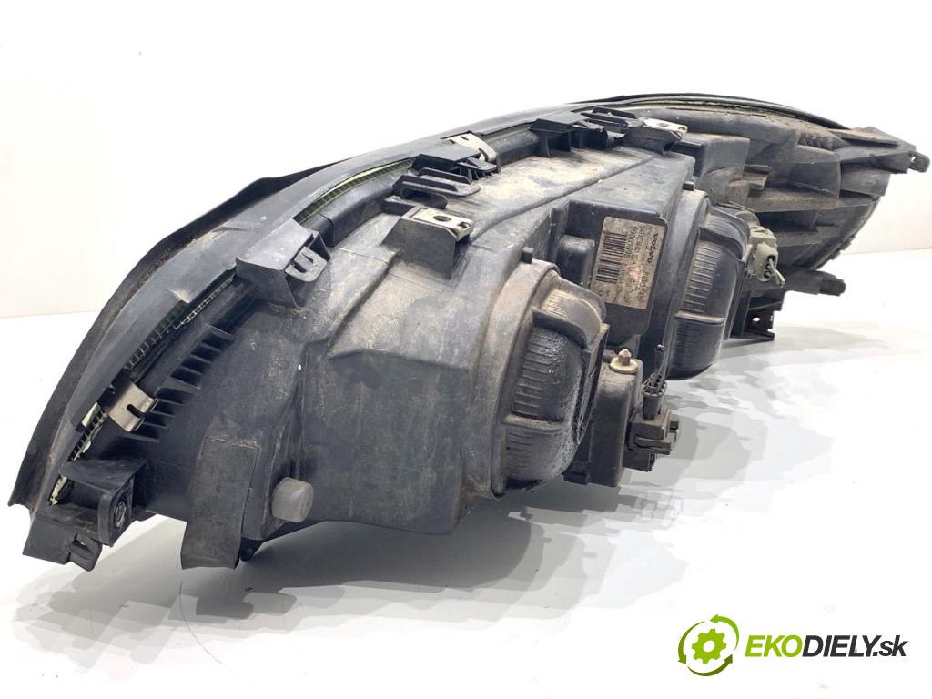 VOLVO V70 I Kombi 2003 121 kW 2.4 2435 světlomet pravý přední část 8693548