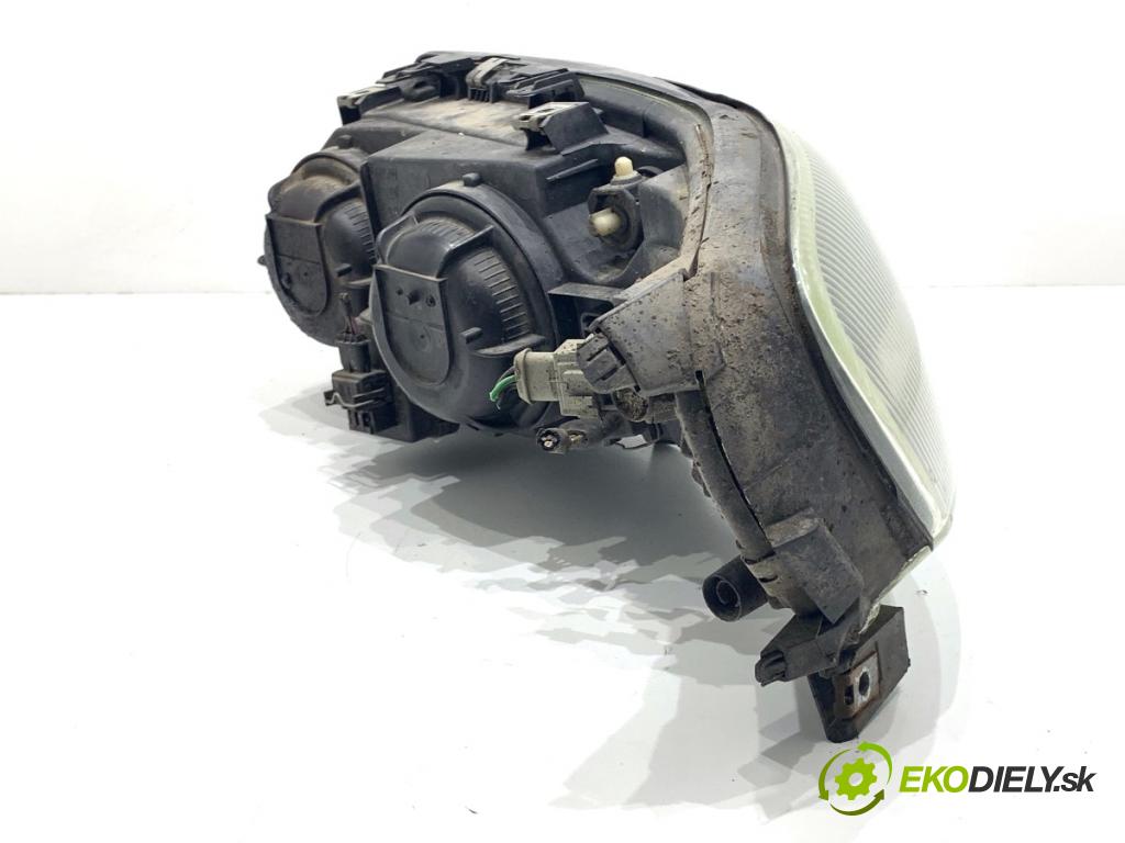 VOLVO V70 I Kombi 2003 121 kW 2.4 2435 světlomet pravý přední část 8693548