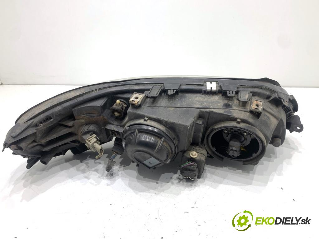 VOLVO V70 I Kombi 2003 121 kW 2.4 2435 světlomet levý přední část 8693567