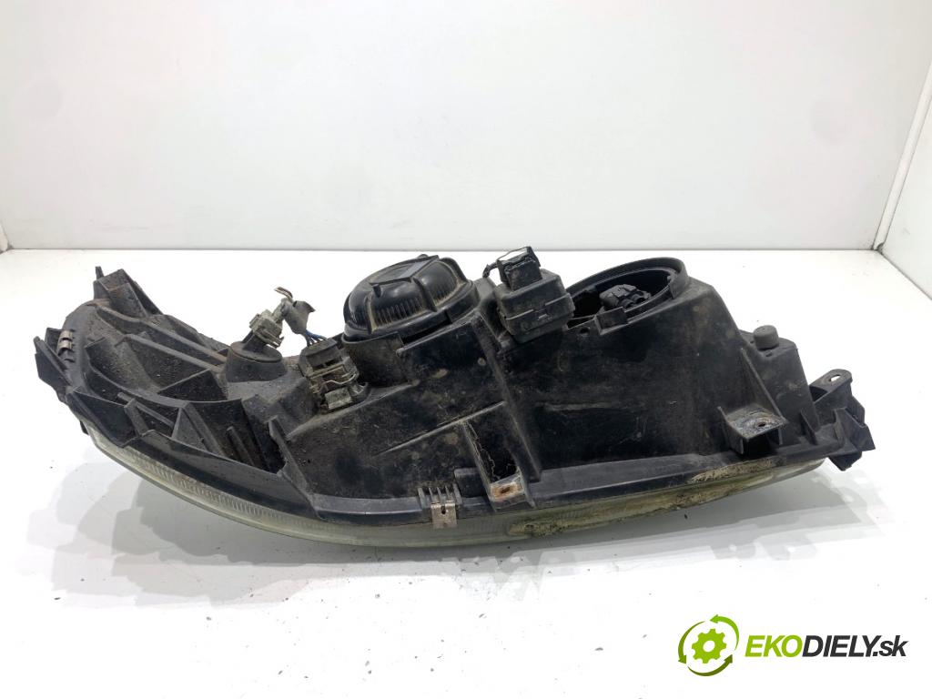 VOLVO V70 I Kombi 2003 121 kW 2.4 2435 světlomet levý přední část 8693567