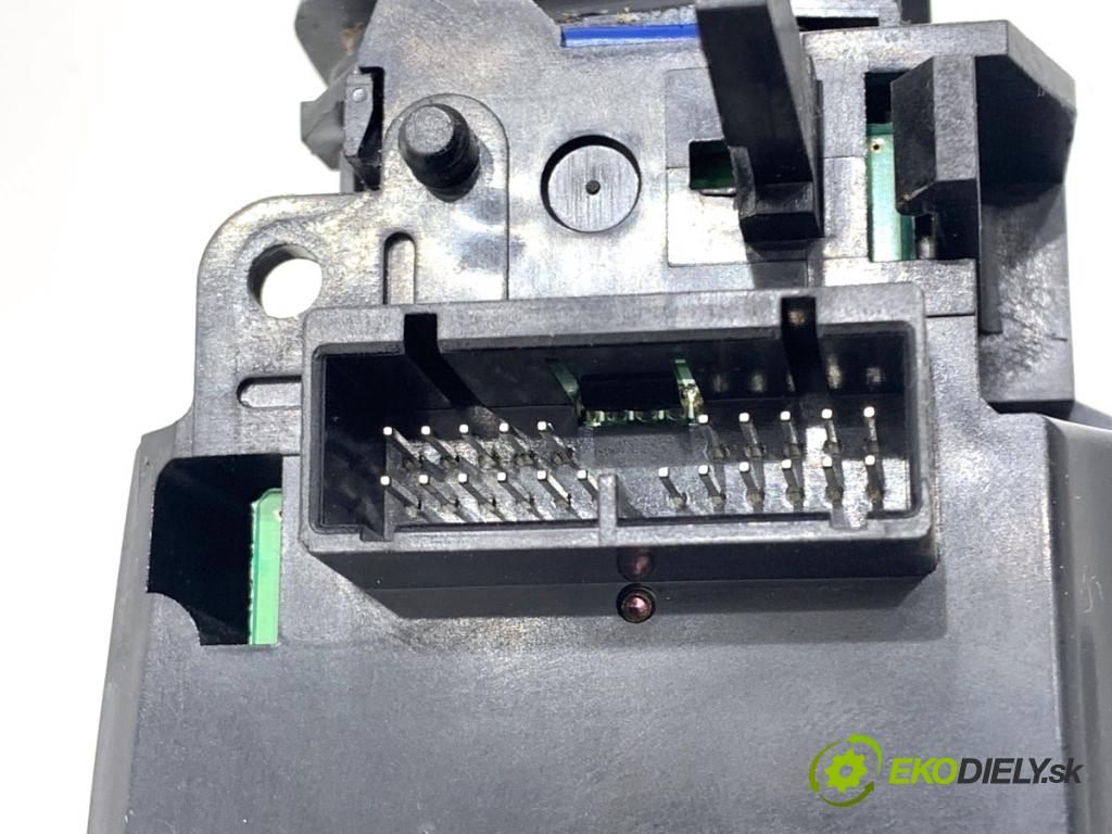 VOLVO V70 I Kombi 2003 121 kW 2.4 2435 Prepínač kombinovaný 8685372 (Prepínacie páčky pod volantom)