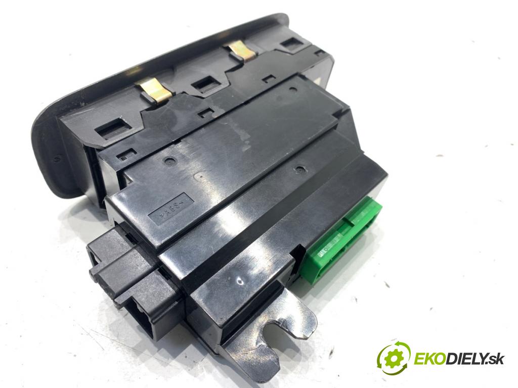 VOLVO V70 I Kombi 2003 121 kW 2.4 2435 Prepínač okien 30658116 (Prepínacie páčky pod volantom)