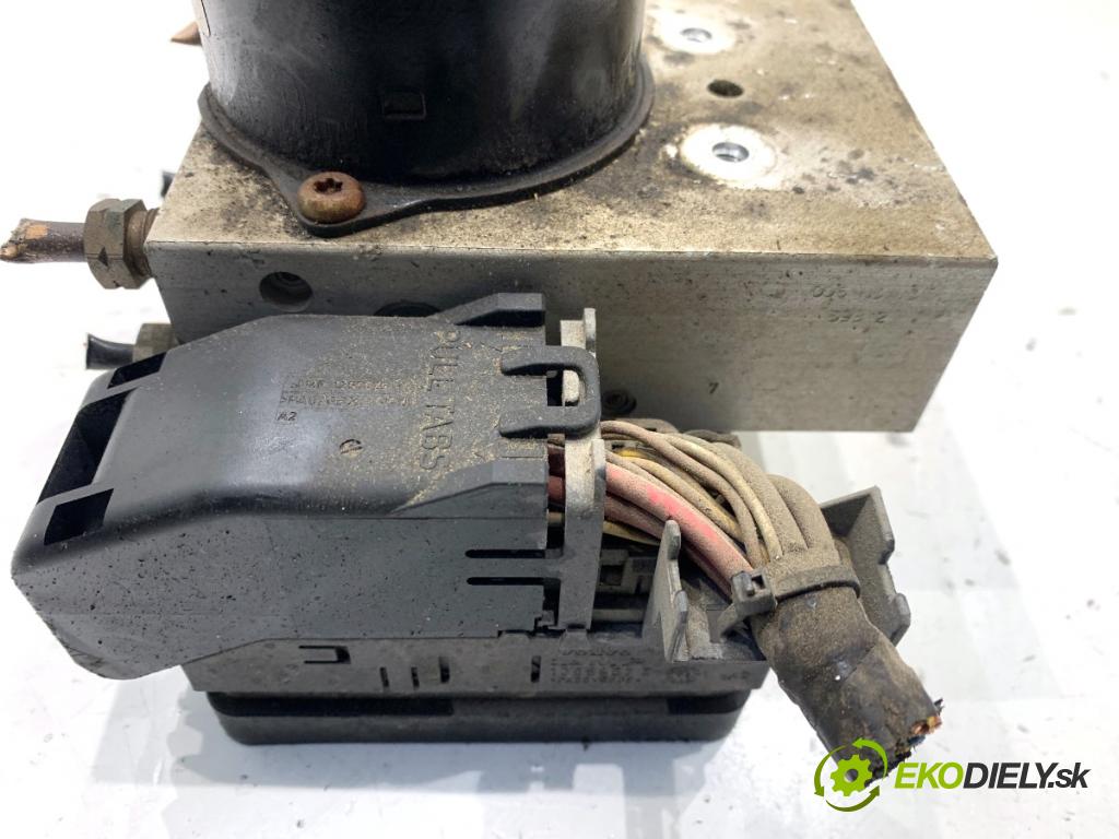 VOLVO V70 I Kombi 2003 121 kW 2.4 2435 Pumpa ABS 8671224 (Pumpa ABS)