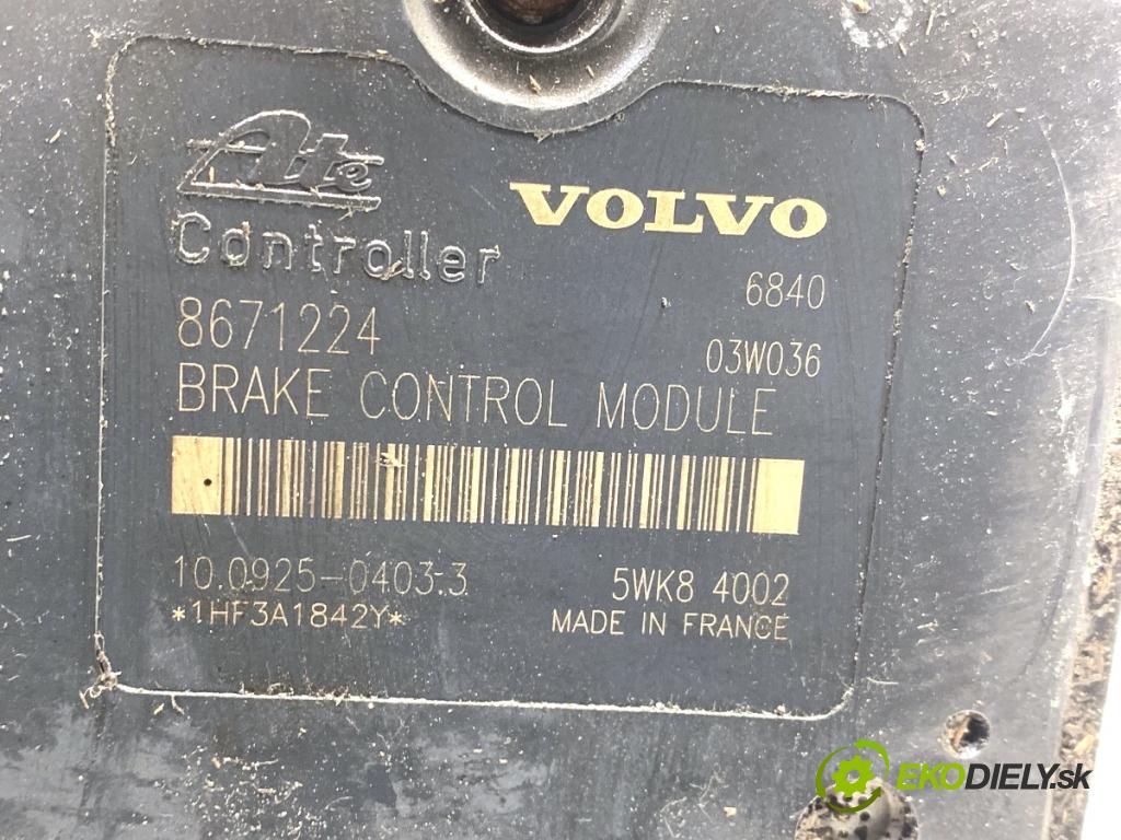 VOLVO V70 I Kombi 2003 121 kW 2.4 2435 pumpa ABS 8671224 (Pumpa ABS)