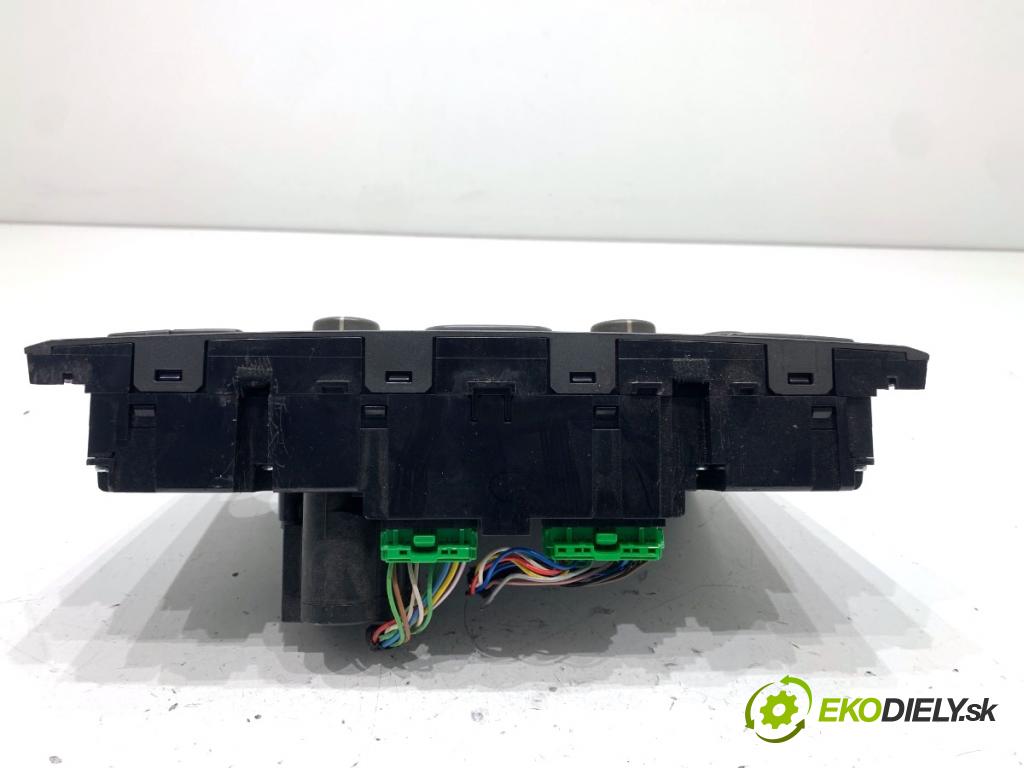 VOLVO V70 I Kombi 2003 121 kW 2.4 2435 Panel ovládania kúrenia 8691950 (Prepínacie páčky pod volantom)