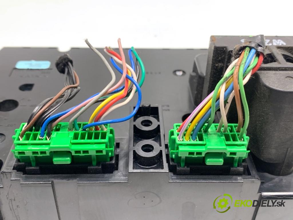 VOLVO V70 I Kombi 2003 121 kW 2.4 2435 Panel ovládania kúrenia 8691950 (Prepínacie páčky pod volantom)