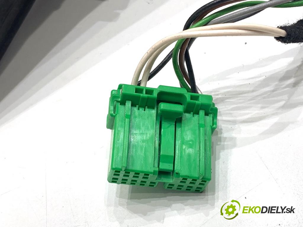 VOLVO V70 I Kombi 2003 121 kW 2.4 2435 Spätné zrkadlo ľavy