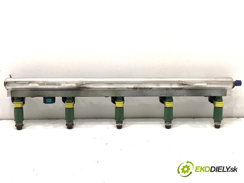 VOLVO V70 I Kombi 2003 121 kW 2.4 2435 lišta vstřikovací 9470229 (Vstřikovací lišta)