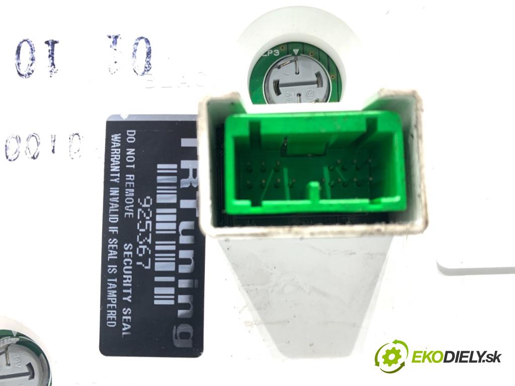 VOLVO V70 I Kombi 2003 121 kW 2.4 2435 Prístrojovka 8637993 (Prístrojová doska)