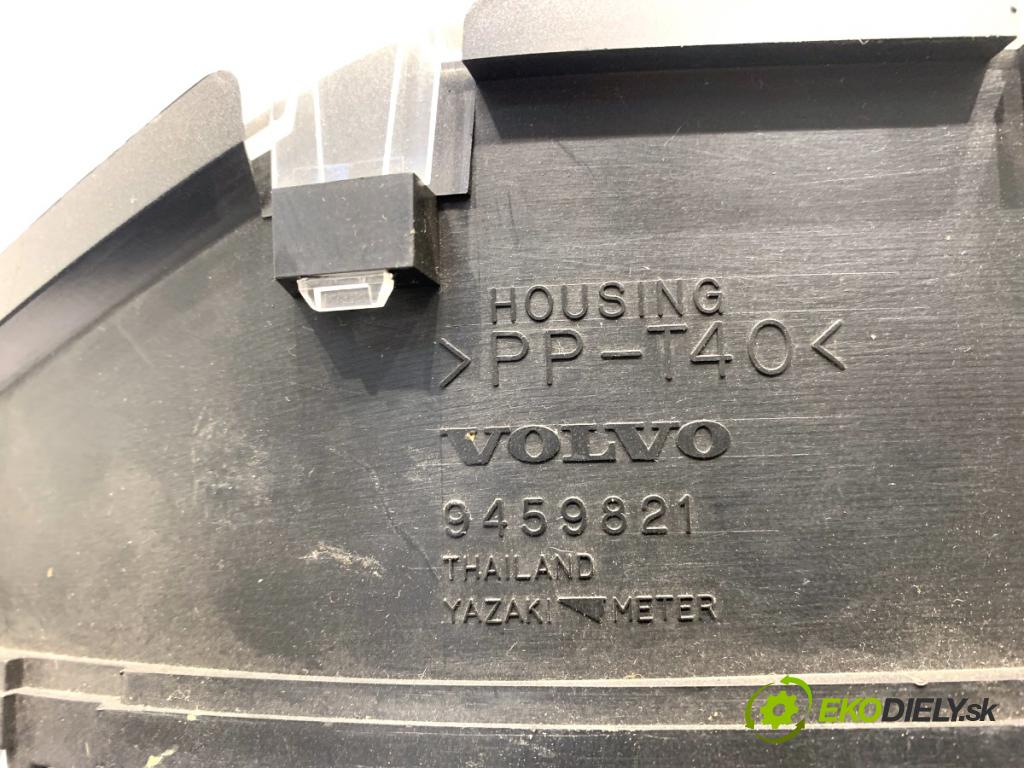 VOLVO V70 I Kombi 2003 121 kW 2.4 2435 Prístrojovka 8637993 (Prístrojová doska)