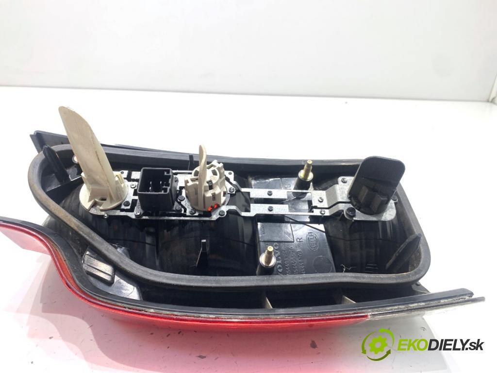 VOLVO V70 I Kombi 2003 121 kW 2.4 2435 světlo pravý zadní část 9154498