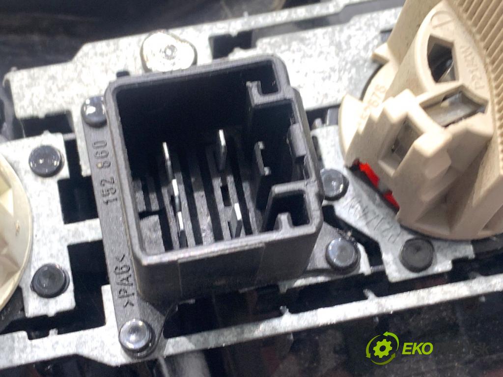 VOLVO V70 I Kombi 2003 121 kW 2.4 2435 světlo pravý zadní část 9154498