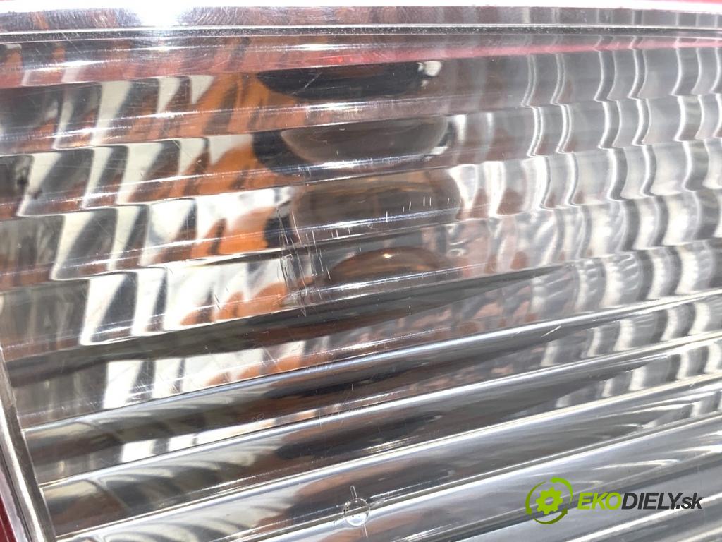 VOLVO V70 I Kombi 2003 121 kW 2.4 2435 světlo levý zadní část 9154497 9154493