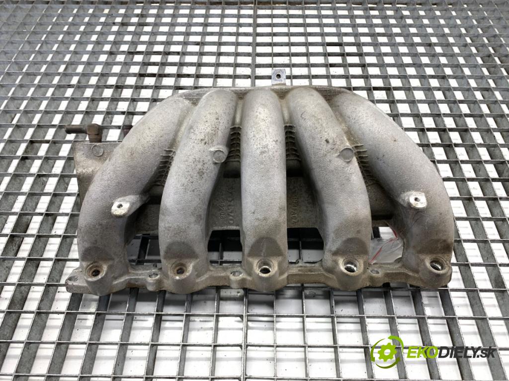 VOLVO V70 I Kombi 2003 121 kW 2.4 2435 potrubí sání 9486208 (Sací potrubí)