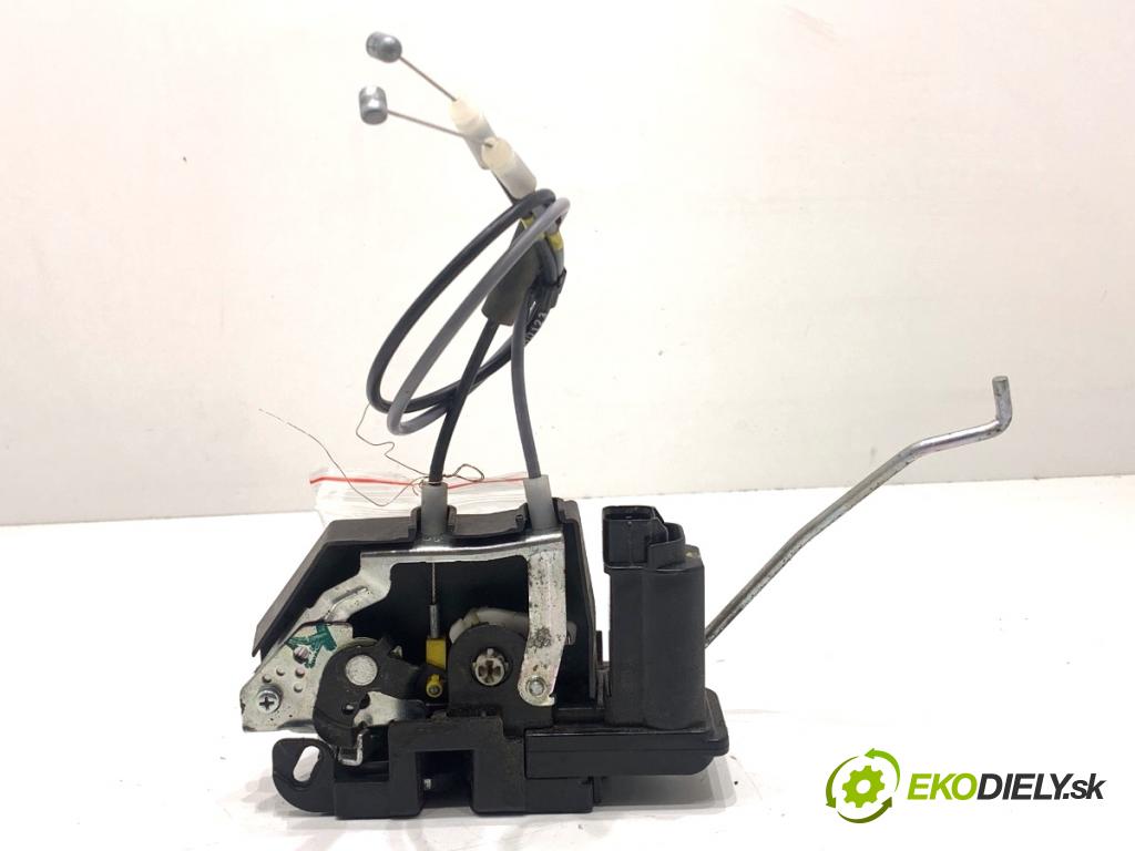 HYUNDAI i10 liftback 2008 49 kW 1.1 1086 zámok Dvere pravy predný