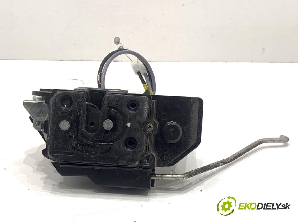 HYUNDAI i10 liftback 2008 49 kW 1.1 1086 zámok Dvere pravy predný