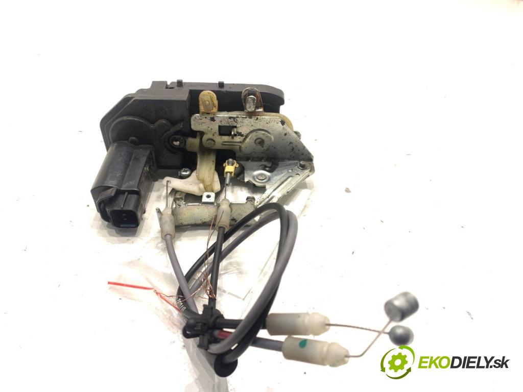 HYUNDAI i10 liftback 2008 49 kW 1.1 1086 zámok Dvere ľavy predný