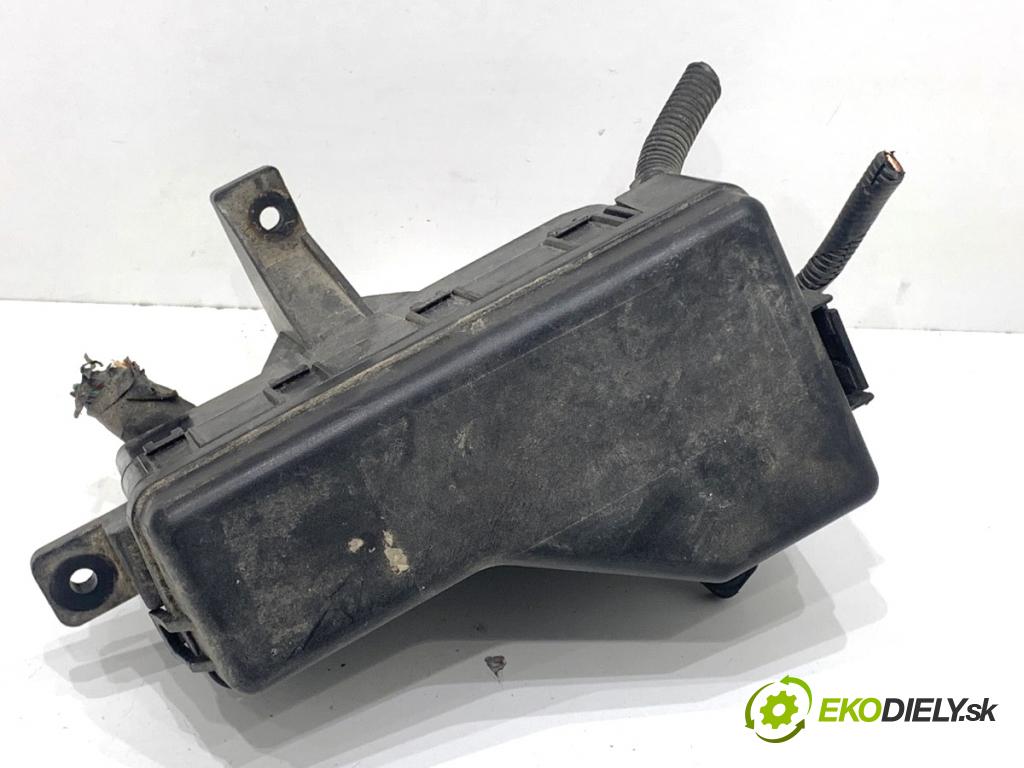 HYUNDAI i10 liftback 2008 49 kW 1.1 1086 skříňka poistková  (Pojistková skříňka)