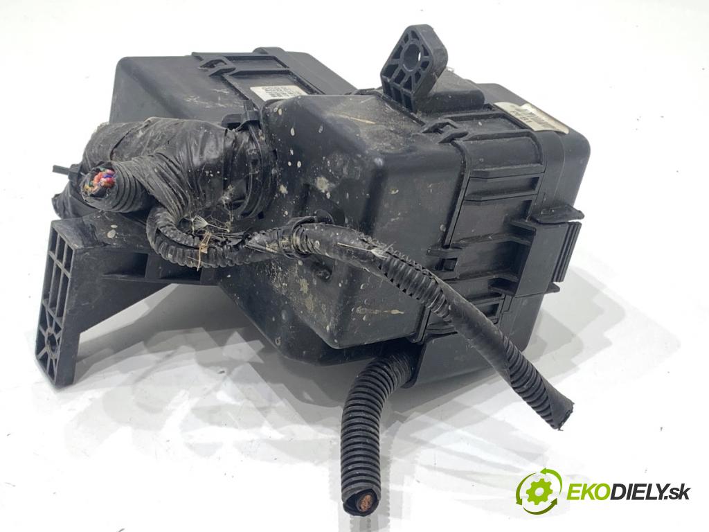 HYUNDAI i10 liftback 2008 49 kW 1.1 1086 Skrinka poistková  (Poistková skrinka)