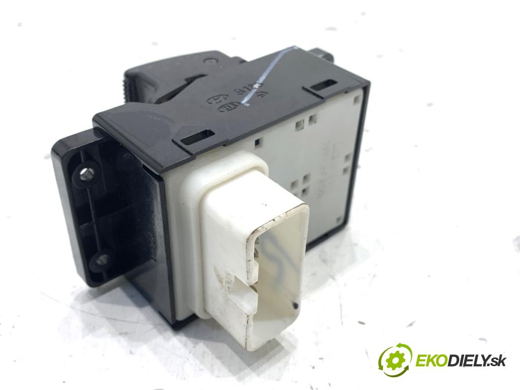 HYUNDAI i10 liftback 2008 49 kW 1.1 1086 přepínač oken  (Páčky pod volantem)