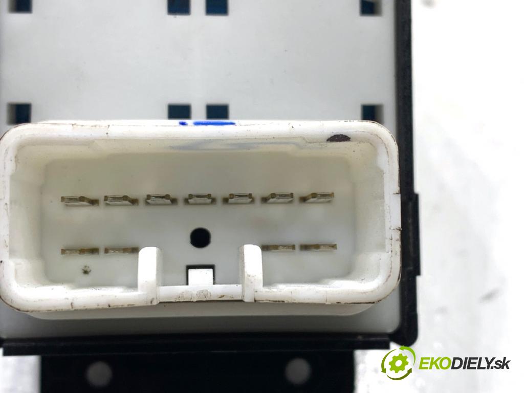 HYUNDAI i10 liftback 2008 49 kW 1.1 1086 přepínač oken  (Páčky pod volantem)