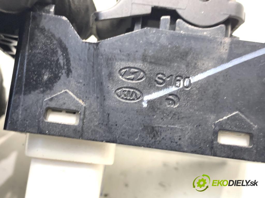 HYUNDAI i10 liftback 2008 49 kW 1.1 1086 přepínač oken  (Páčky pod volantem)